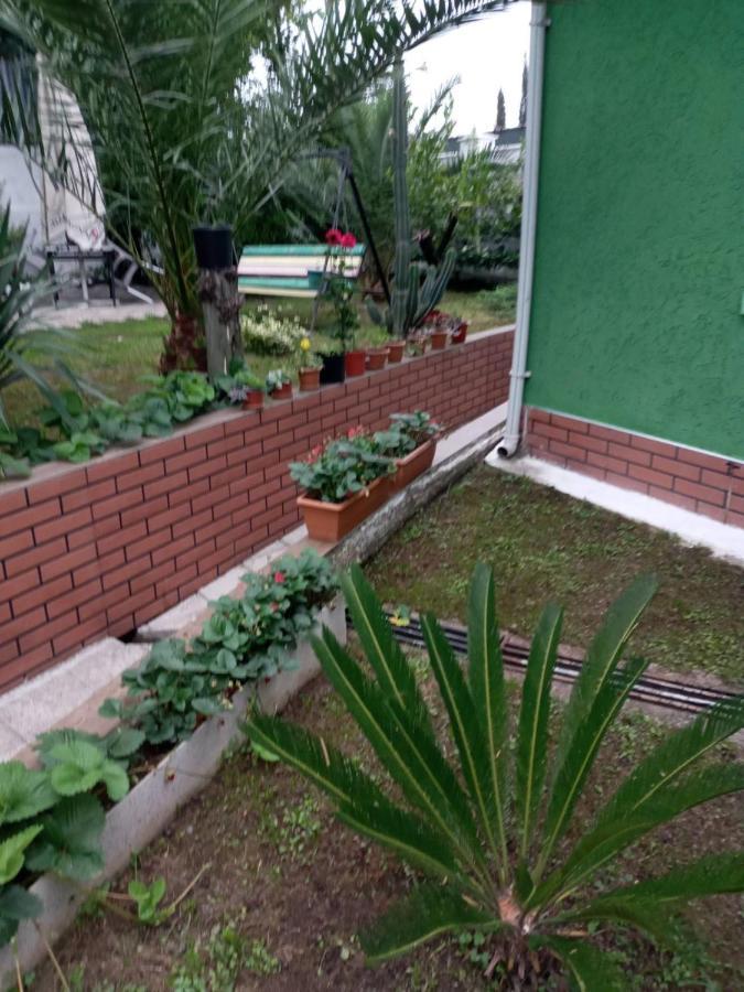 Sister'S Warm Guest House Batumi Exterior foto