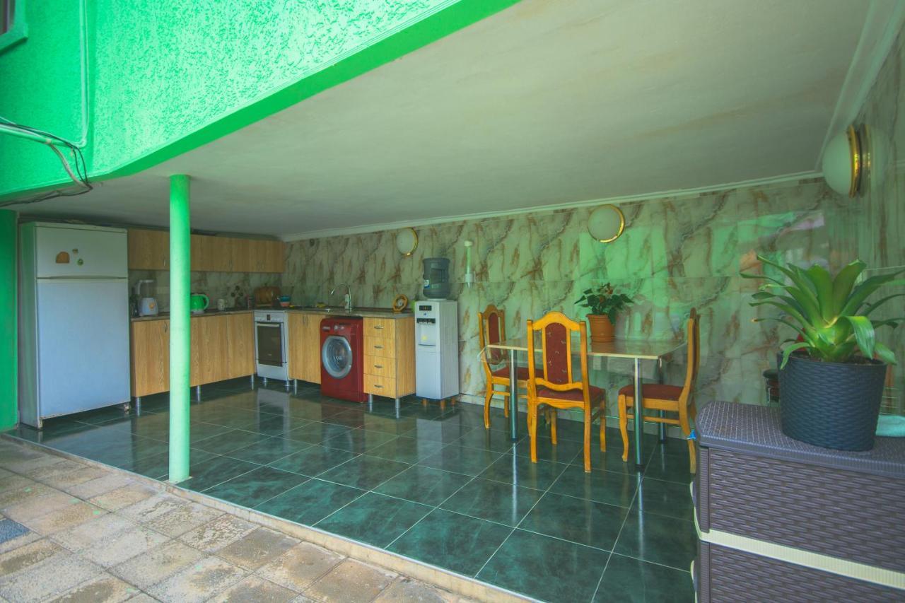 Sister'S Warm Guest House Batumi Exterior foto